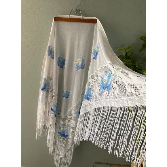 Vintage | White Lace Blue Floral Fringe Shawl - Picture 6 of 7